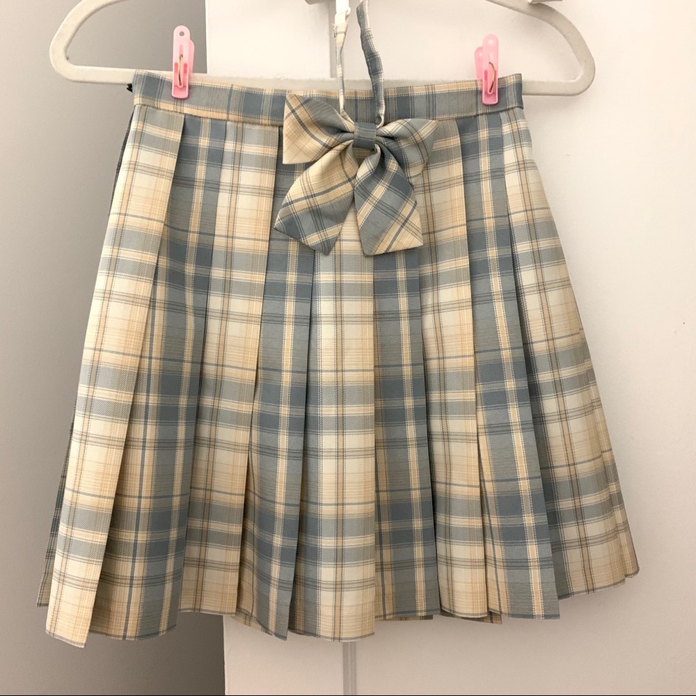 pleated mini skirt